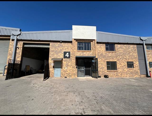 620M² WAREHOUSE TO LET IN LASER PARK
